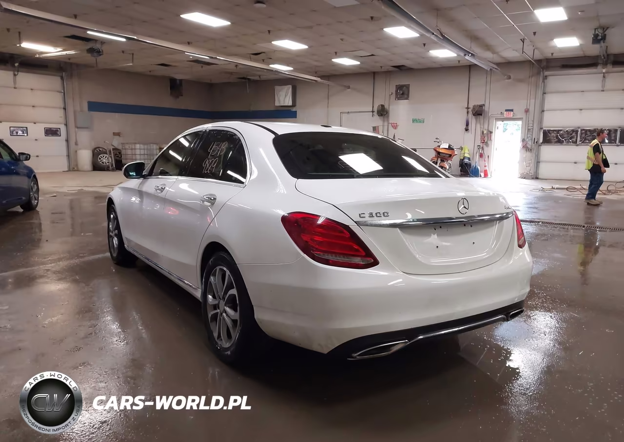 2015 Mercedes-Benz C 300 4Matic VIN:55SWF4KB5FU001913 - 3