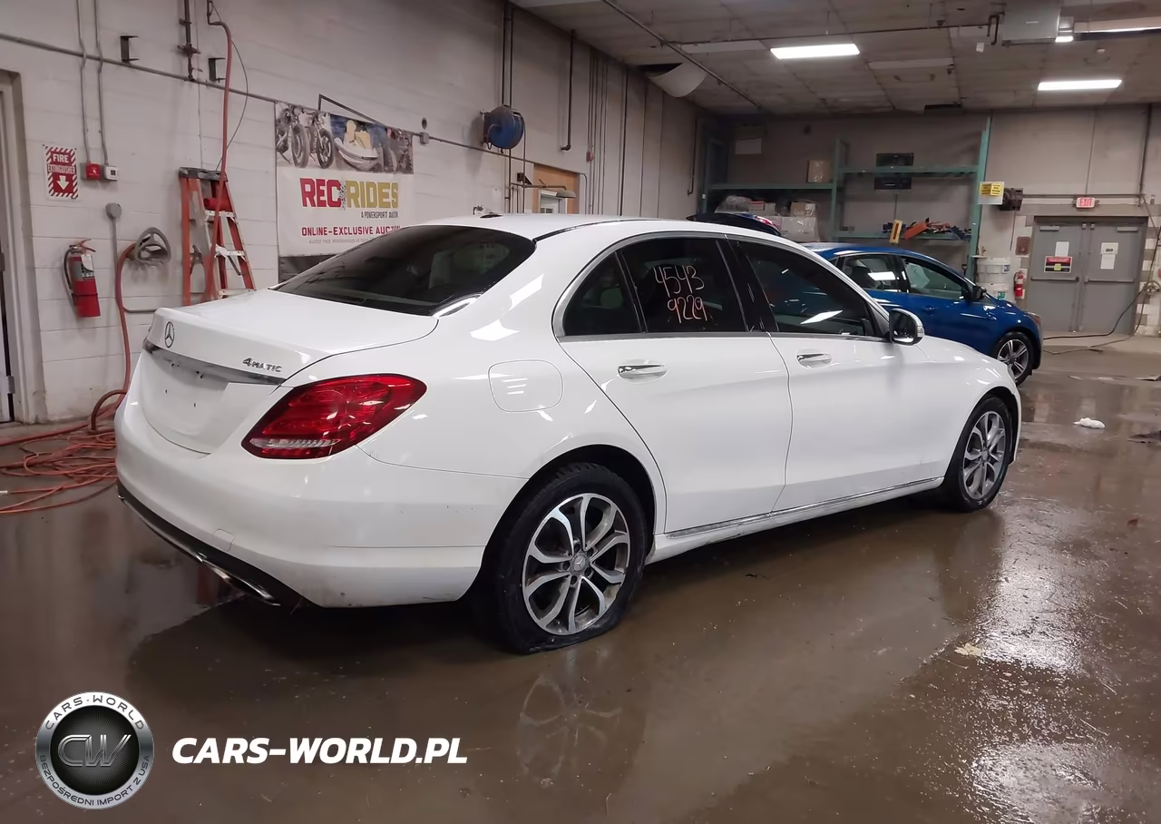 2015 Mercedes-Benz C 300 4Matic VIN:55SWF4KB5FU001913 - 4