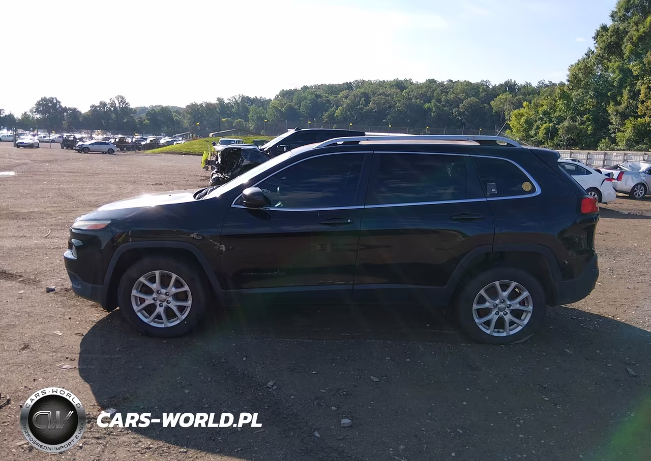 2015 Jeep Cherokee Latitude VIN:1C4PJMCS2FW794618 - 14