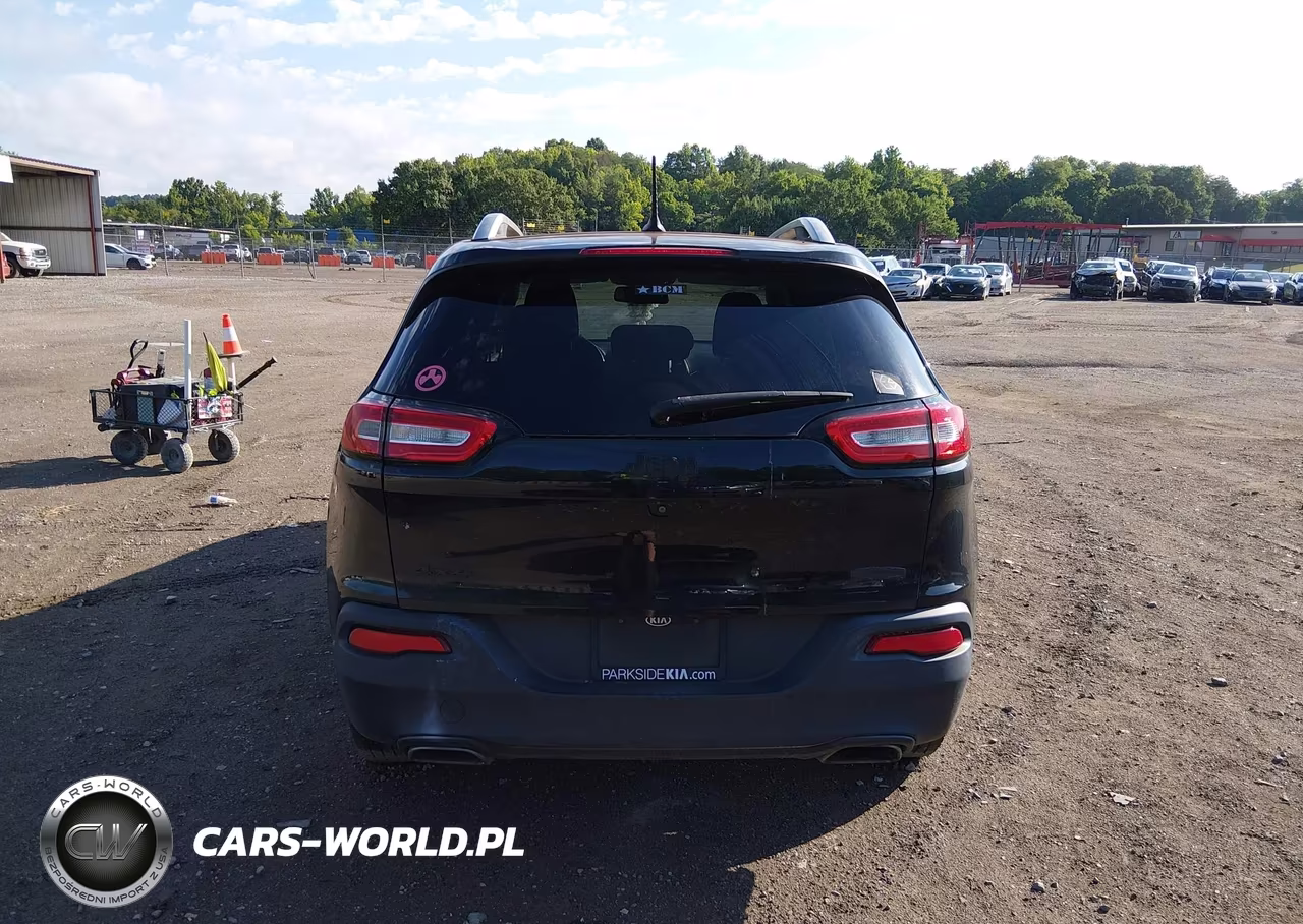 2015 Jeep Cherokee Latitude VIN:1C4PJMCS2FW794618 - 16
