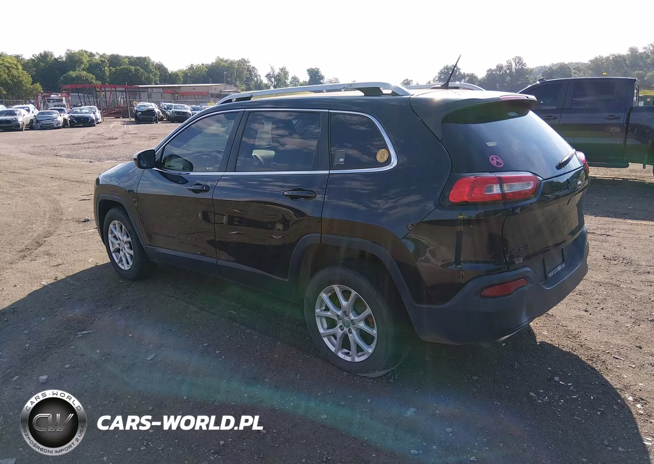 2015 Jeep Cherokee Latitude VIN:1C4PJMCS2FW794618 - 3