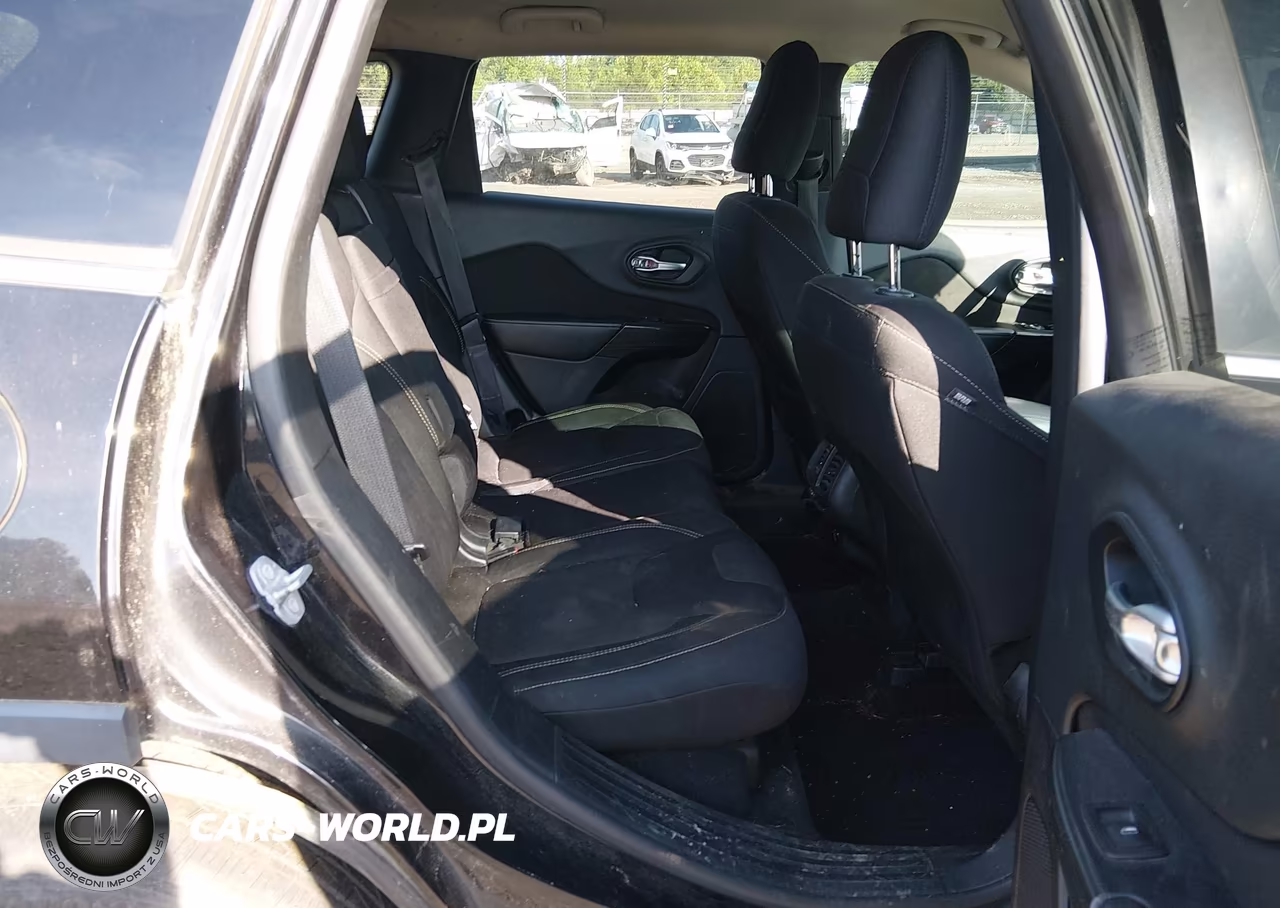 2015 Jeep Cherokee Latitude VIN:1C4PJMCS2FW794618 - 8
