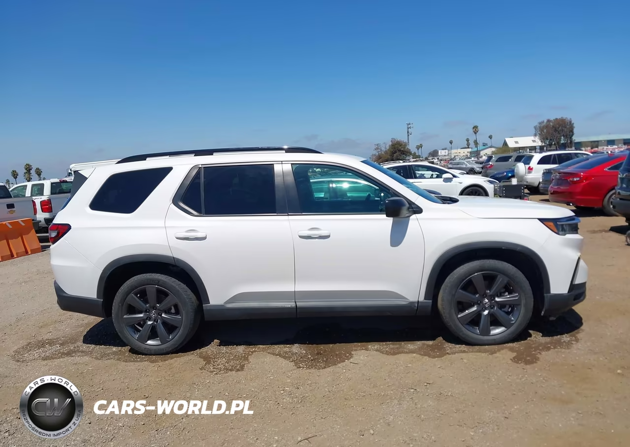 2025 Honda Pilot Sport VIN:5FNYG1H3XSB005276 - 13