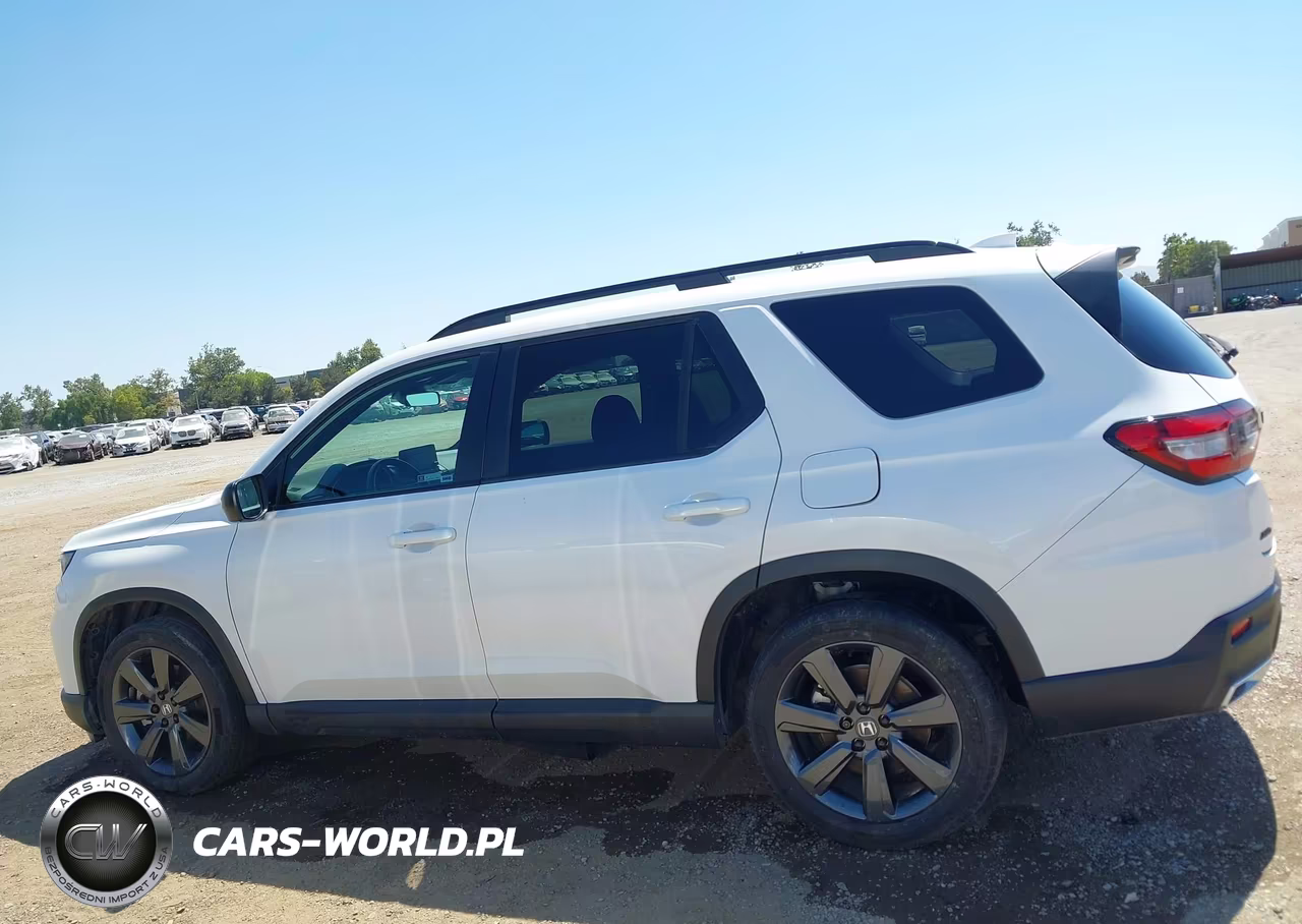 2025 Honda Pilot Sport VIN:5FNYG1H3XSB005276 - 14