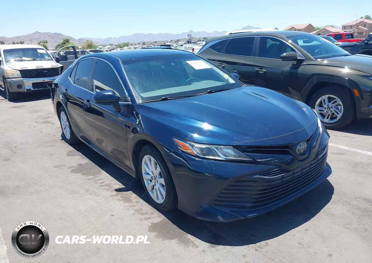 2018 Toyota Camry Le – zdjęcie 1 z 16