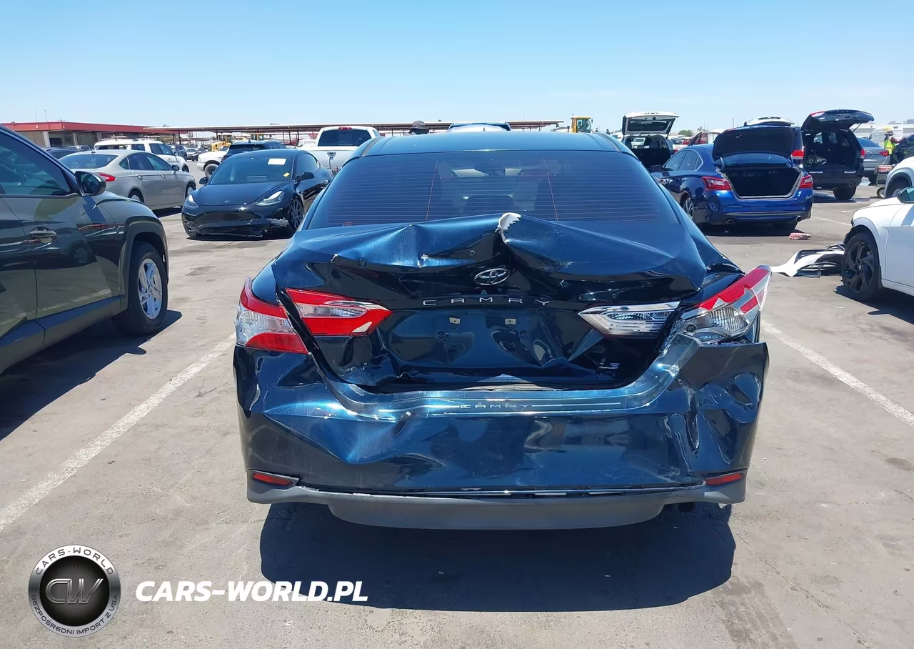 2018 Toyota Camry Le VIN:JTNB11HK7J3048219 - 16