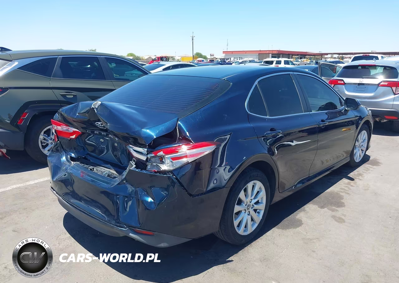 2018 Toyota Camry Le VIN:JTNB11HK7J3048219 - 4