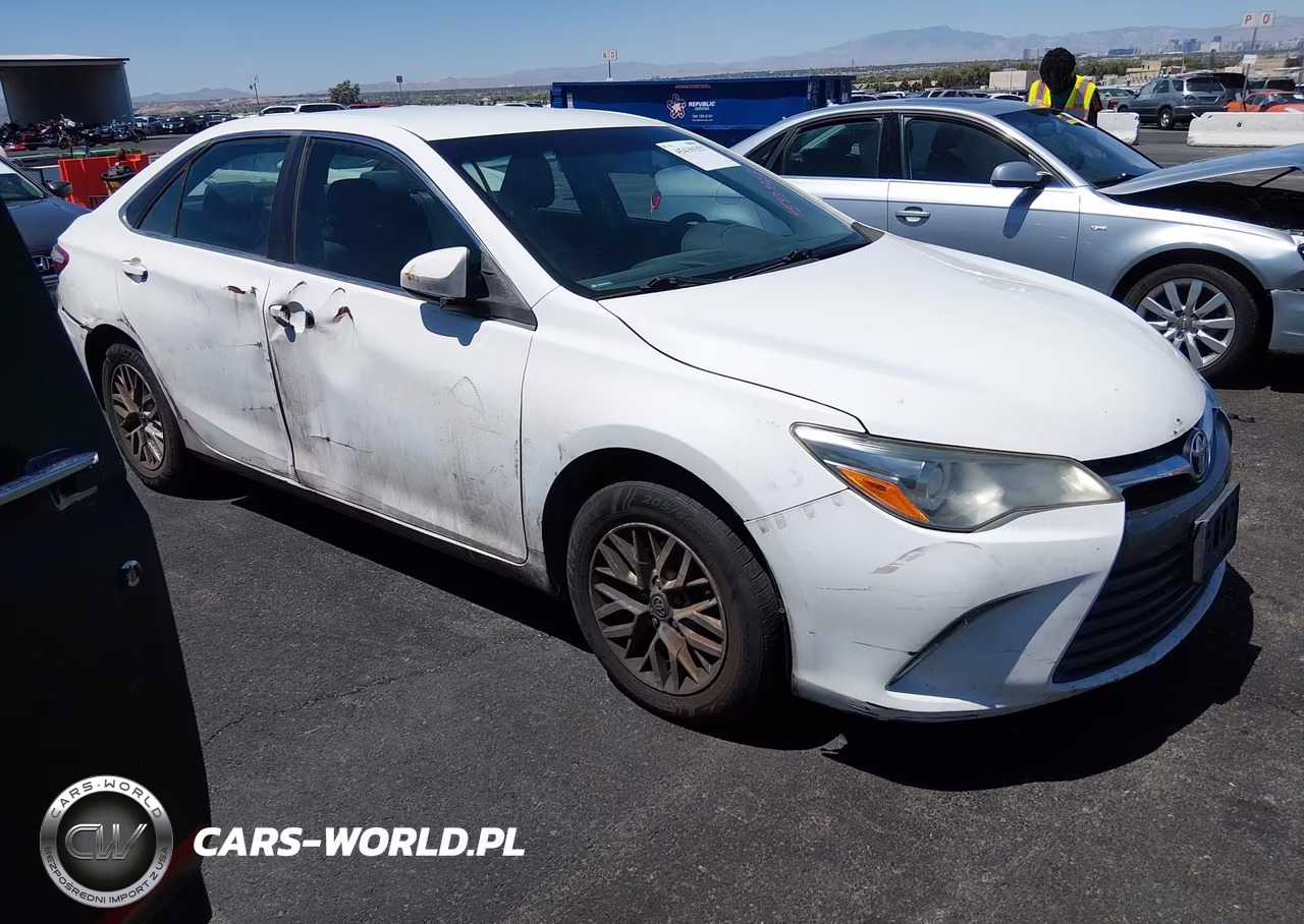 2016 Toyota Camry Le – zdjęcie 1 z 20