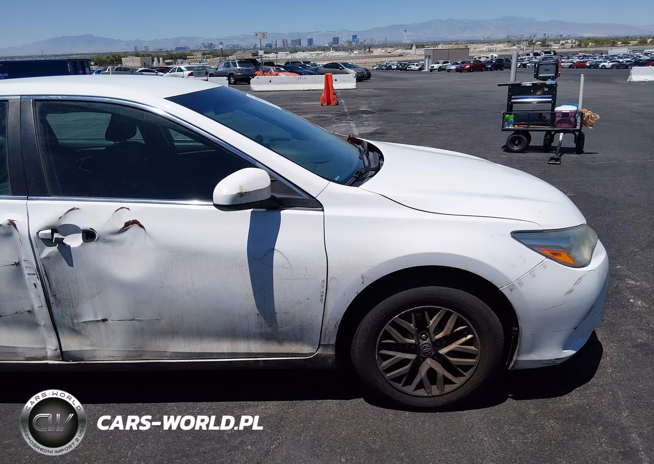 2016 Toyota Camry Le VIN:4T1BF1FK0GU228374 - 17