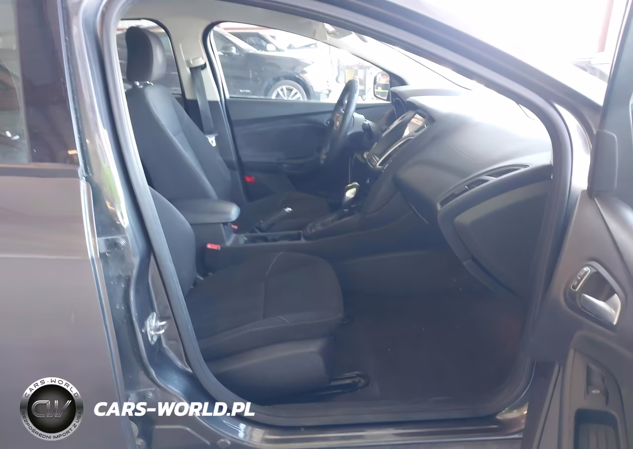2015 Ford Focus Se VIN:1FADP3F22FL205579 - 5
