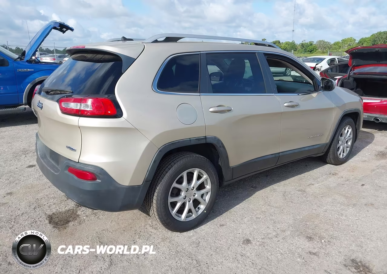 2014 Jeep Cherokee Latitude VIN:1C4PJLCB3EW225639 - 4
