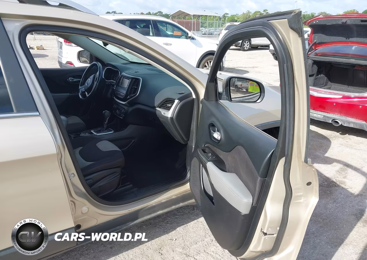 2014 Jeep Cherokee Latitude VIN:1C4PJLCB3EW225639 - 5