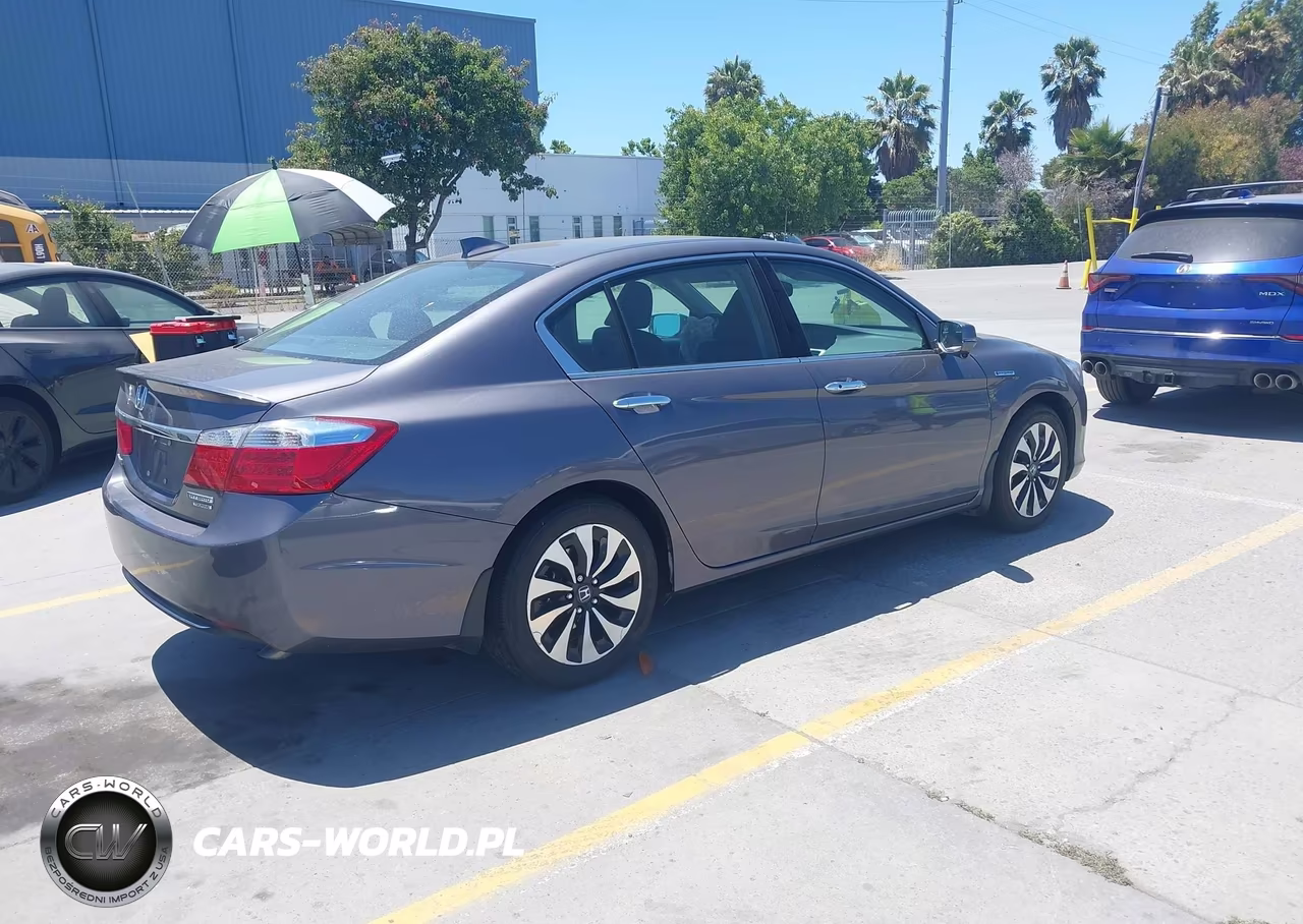 2015 Honda Accord Hybrid Touring VIN:1HGCR6F76FA004004 - 4