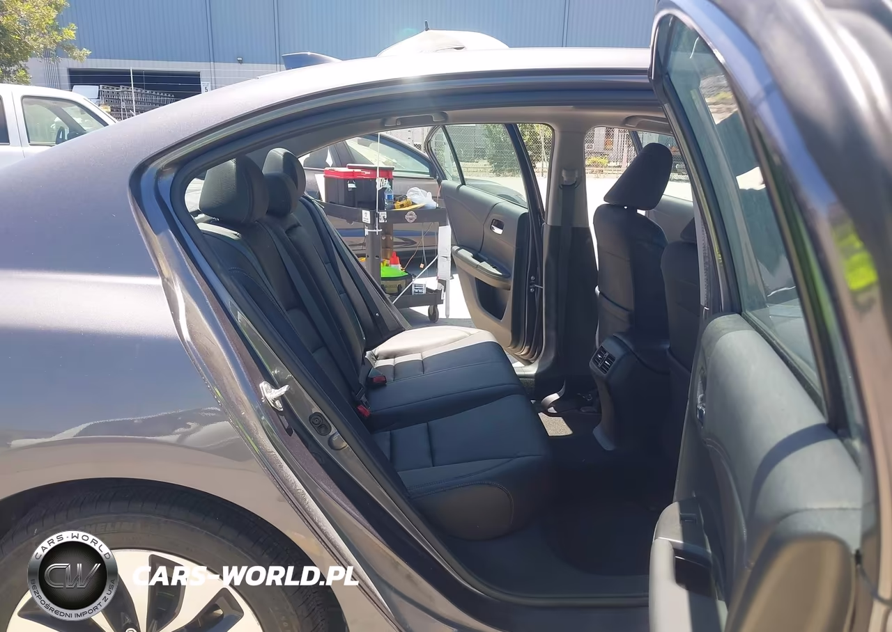 2015 Honda Accord Hybrid Touring VIN:1HGCR6F76FA004004 - 8