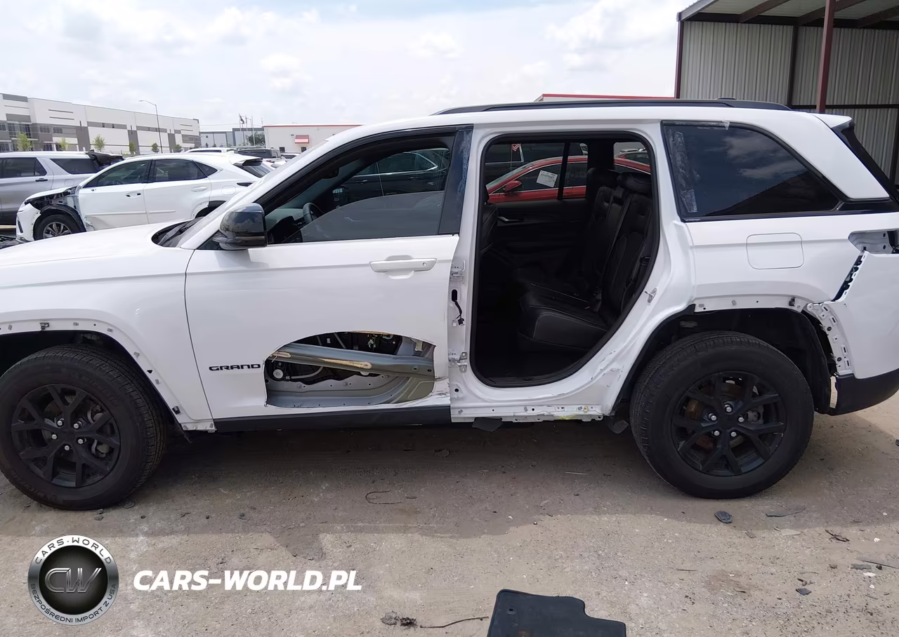 2024 Jeep Grand Cherokee Altitude 4X2 VIN:1C4RJGAG1RC248276 - 15