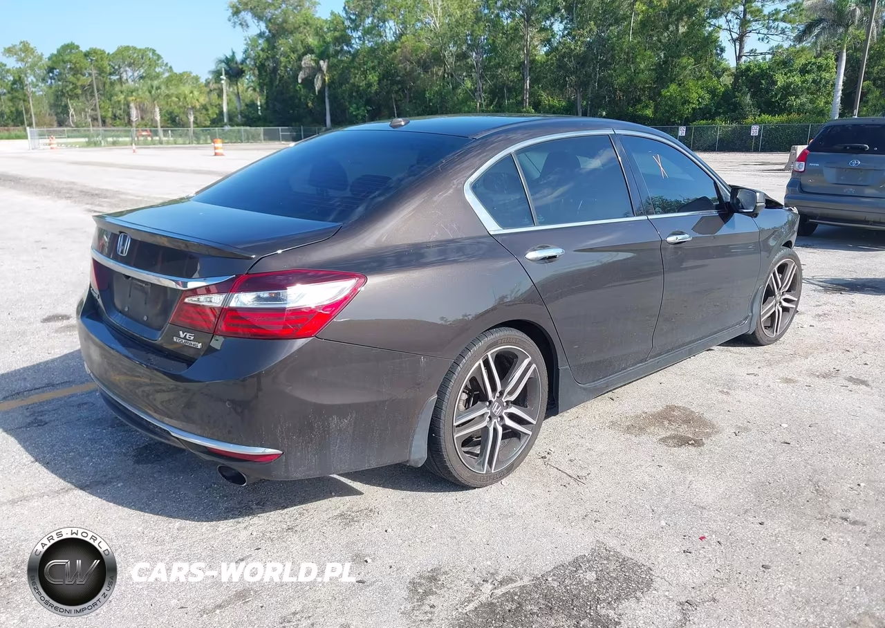 2017 Honda Accord Touring V6 VIN:1HGCR3F90HA005443 - 4