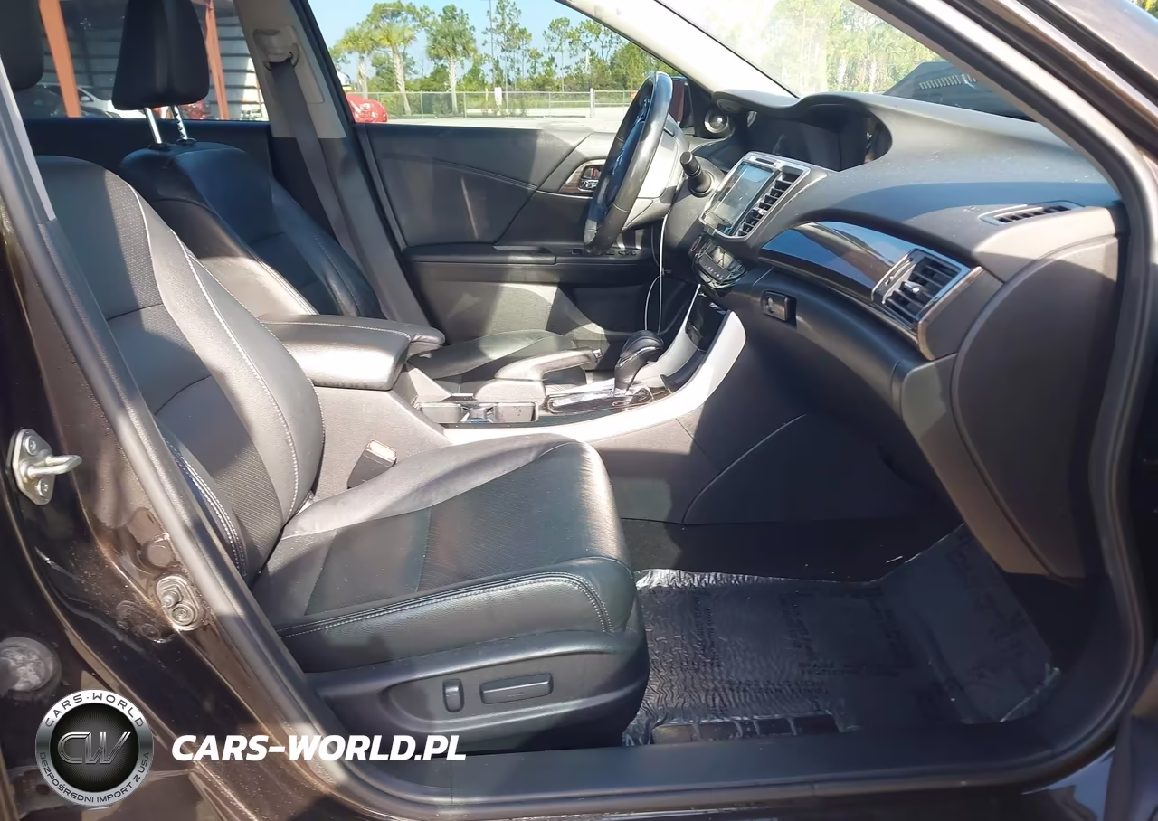 2017 Honda Accord Touring V6 VIN:1HGCR3F90HA005443 - 5