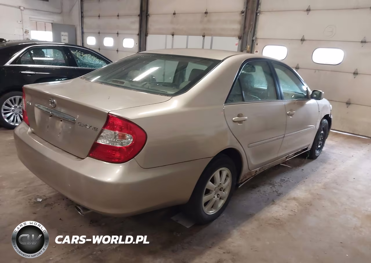 2003 Toyota Camry Xle V6 VIN:4T1BF30KX3U061701 - 4