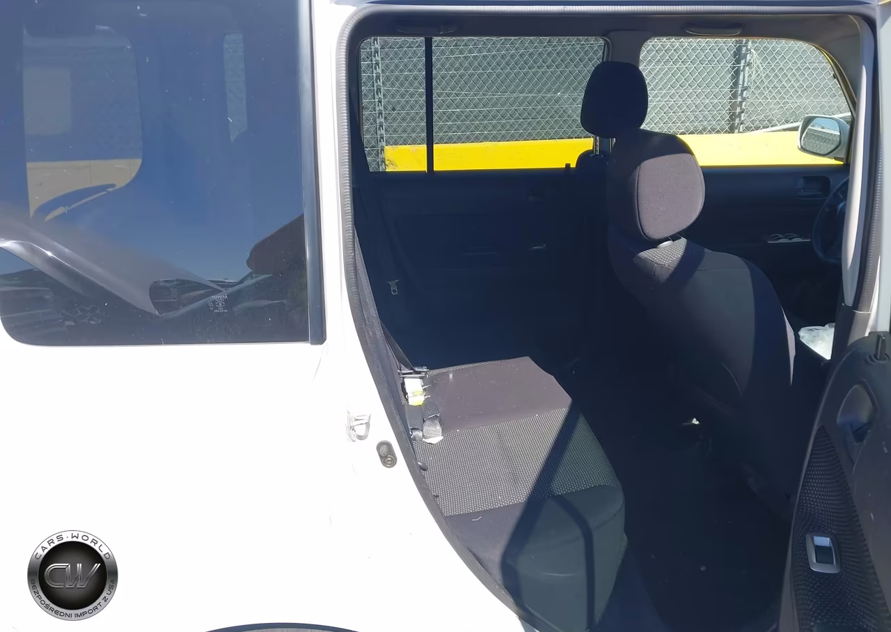 2004 Scion Xb VIN:JTLKT324840169713 - 8