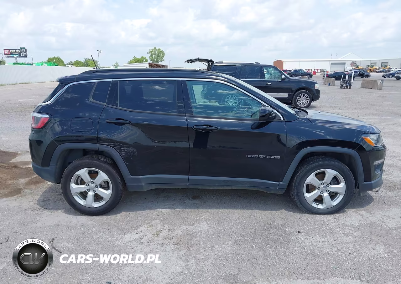 2018 Jeep Compass Latitude 4X4 VIN:3C4NJDBB8JT222153 - 13