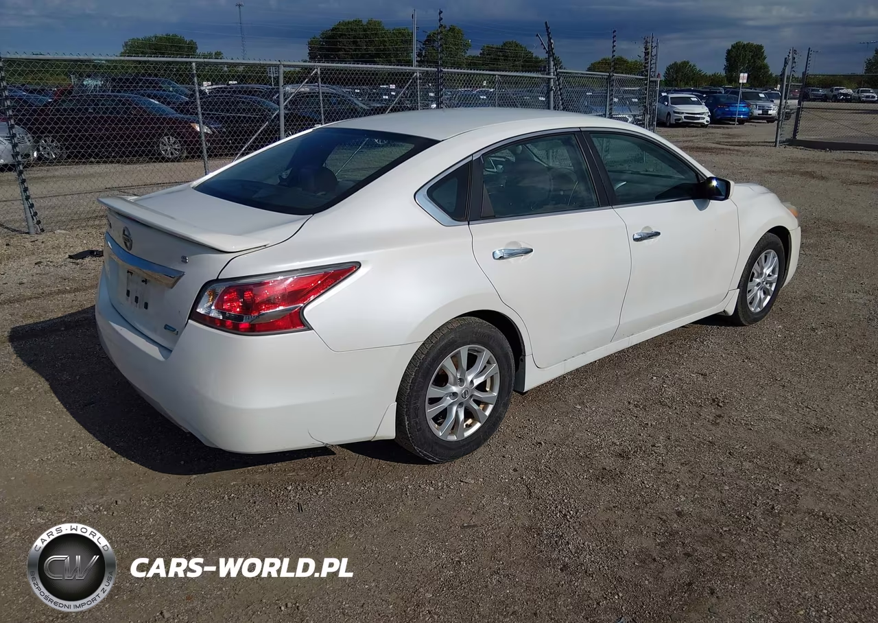 2014 Nissan Altima 2.5 S VIN:1N4AL3AP7EC141877 - 4