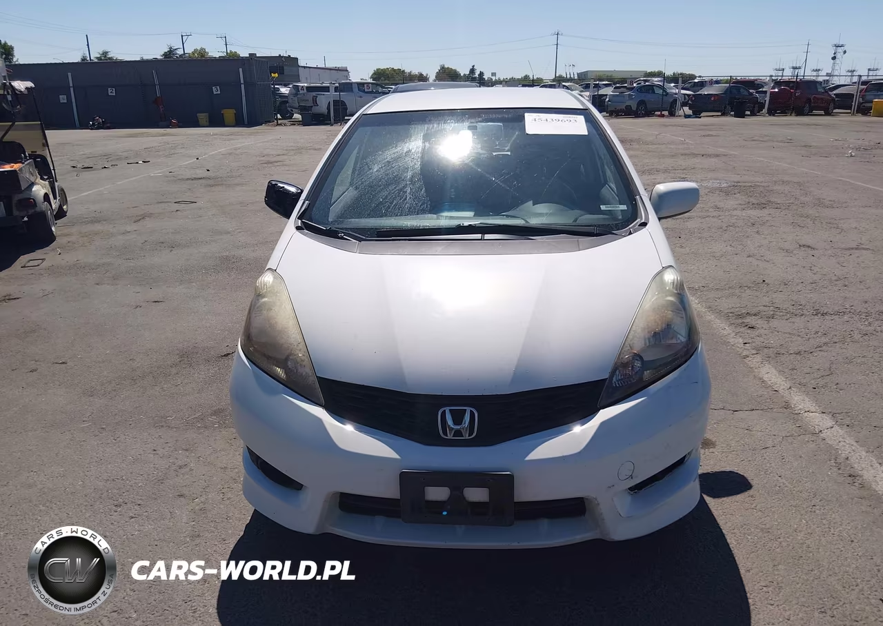 2013 Honda Fit Sport VIN:JHMGE8H56DC006628 - 12
