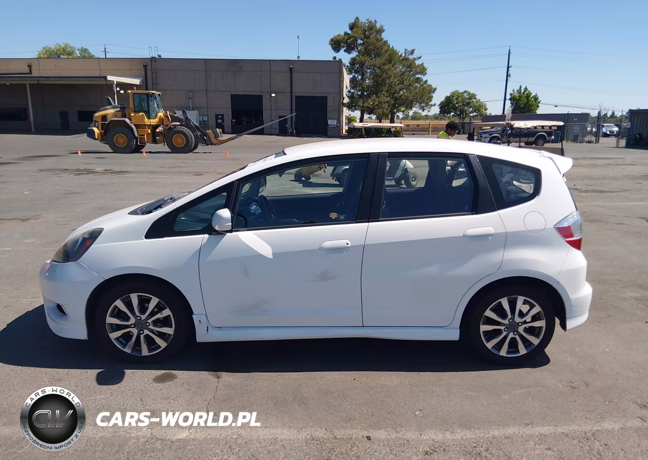 2013 Honda Fit Sport VIN:JHMGE8H56DC006628 - 14