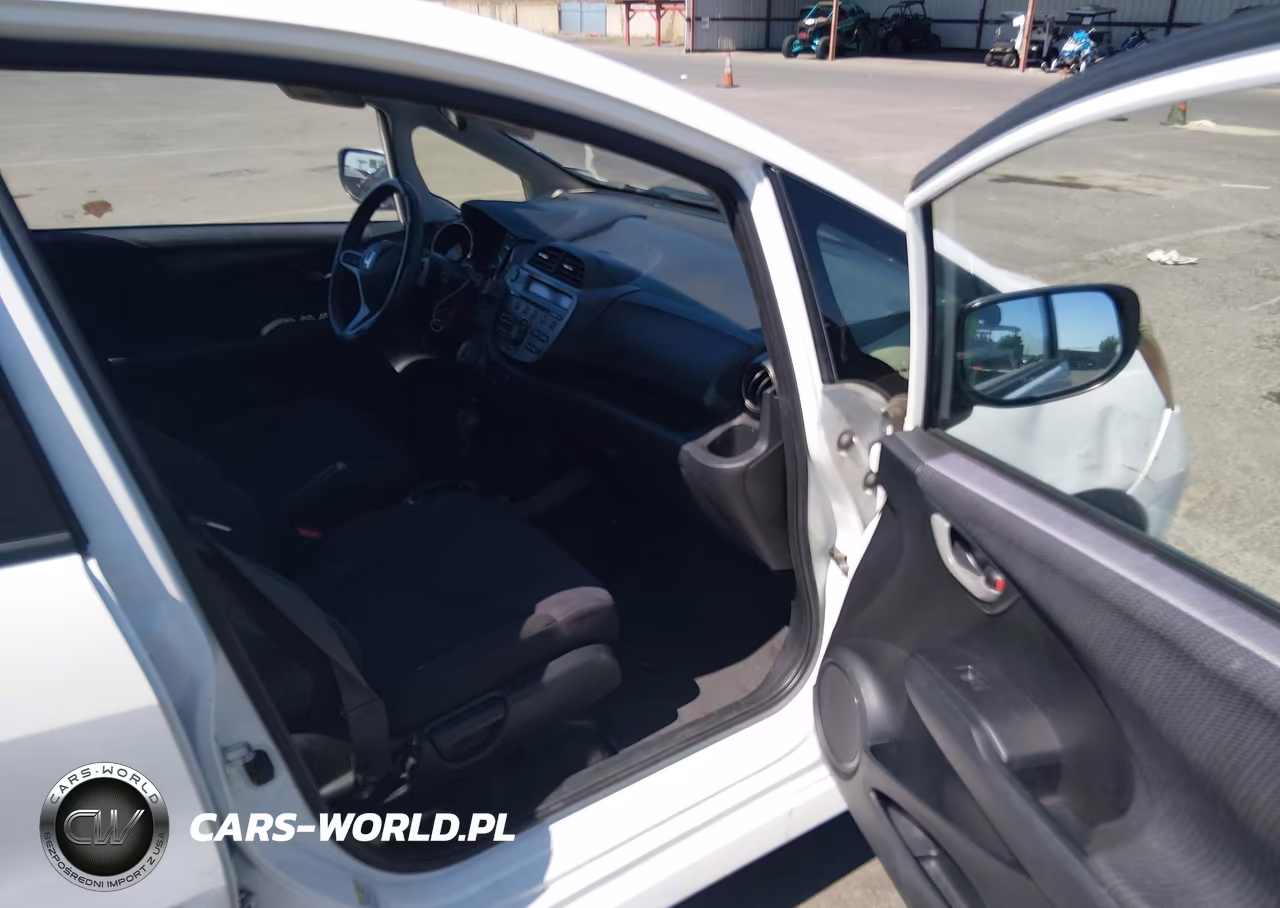 2013 Honda Fit Sport VIN:JHMGE8H56DC006628 - 5