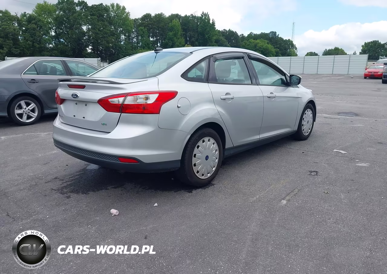 2012 Ford Focus Se VIN:1FAHP3F23CL247224 - 4