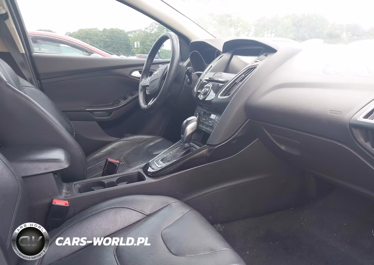 2016 Ford Focus Titanium VIN:1FADP3J29GL215261 - 5
