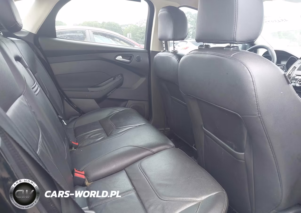 2016 Ford Focus Titanium VIN:1FADP3J29GL215261 - 8