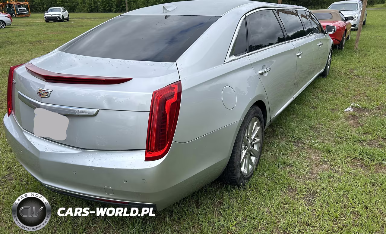 2017 Cadillac Xts V4U Coachbuilder Limousine VIN:2GEXG6U30H9550146 - 4