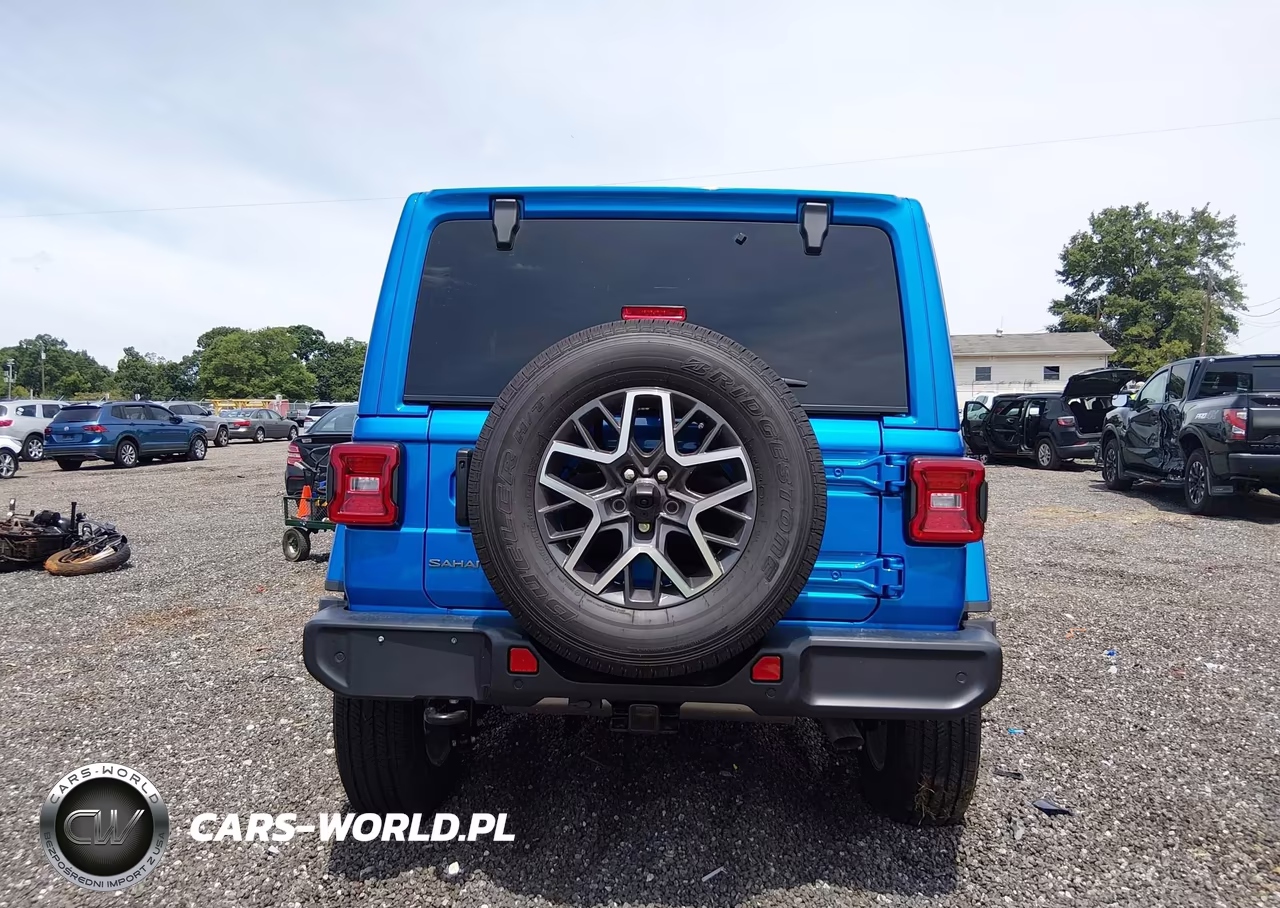 2025 Jeep Wrangler 4-Door Sahara 4X4 VIN:1C4PJXEG6SW624332 - 17