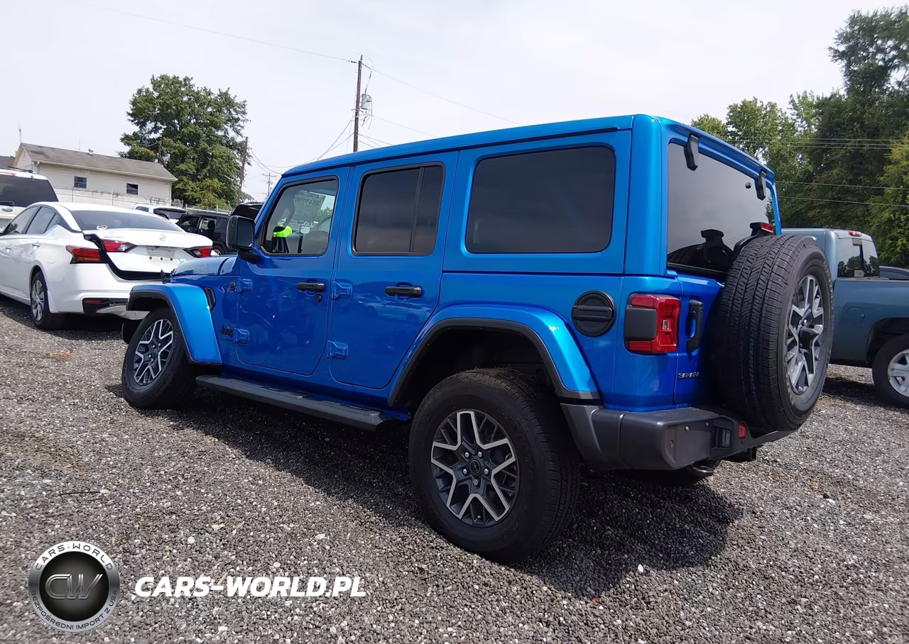 2025 Jeep Wrangler 4-Door Sahara 4X4 VIN:1C4PJXEG6SW624332 - 3