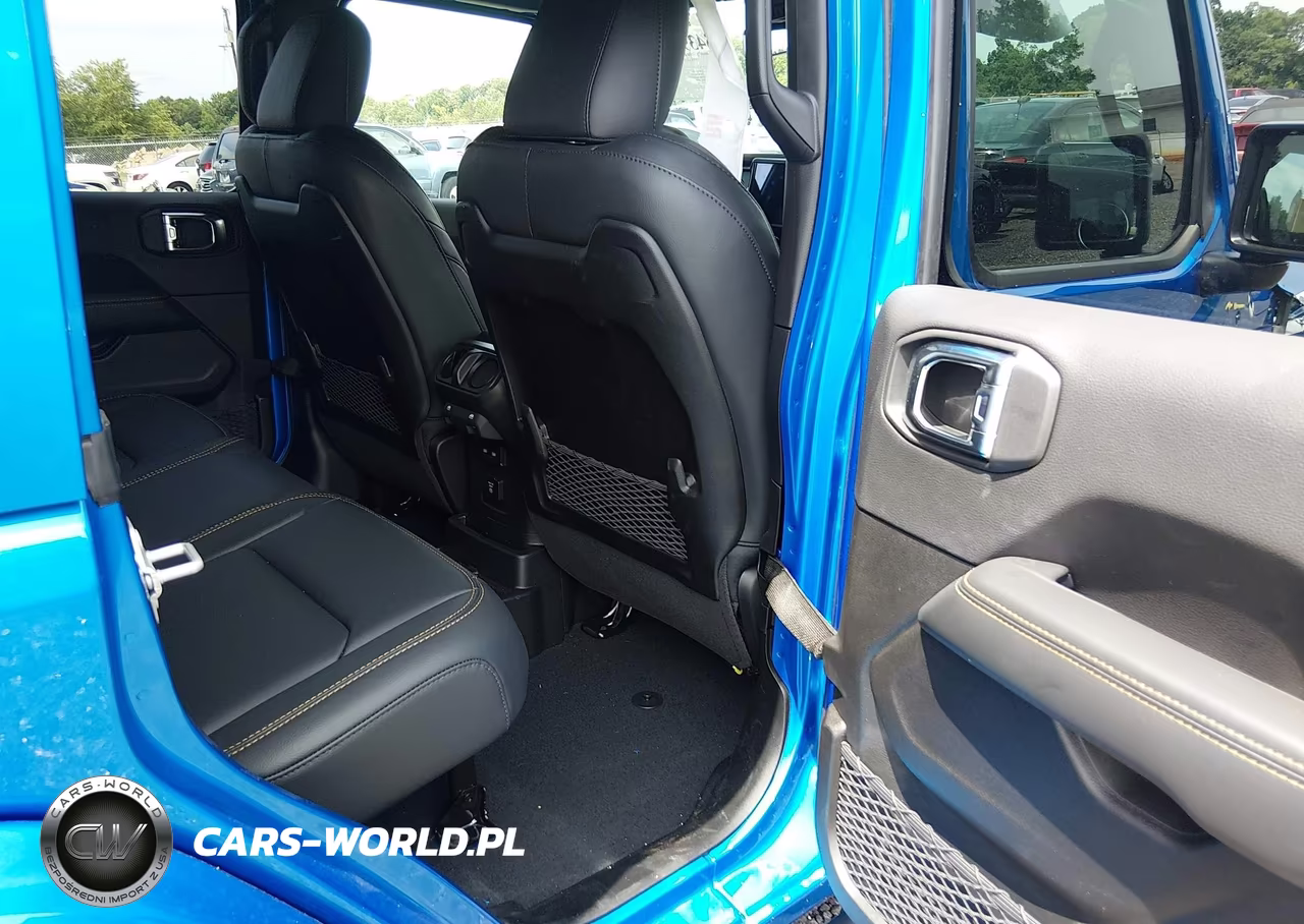 2025 Jeep Wrangler 4-Door Sahara 4X4 VIN:1C4PJXEG6SW624332 - 8