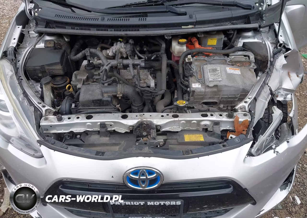 2015 Toyota Prius C Two VIN:JTDKDTB36F1092935 - 10