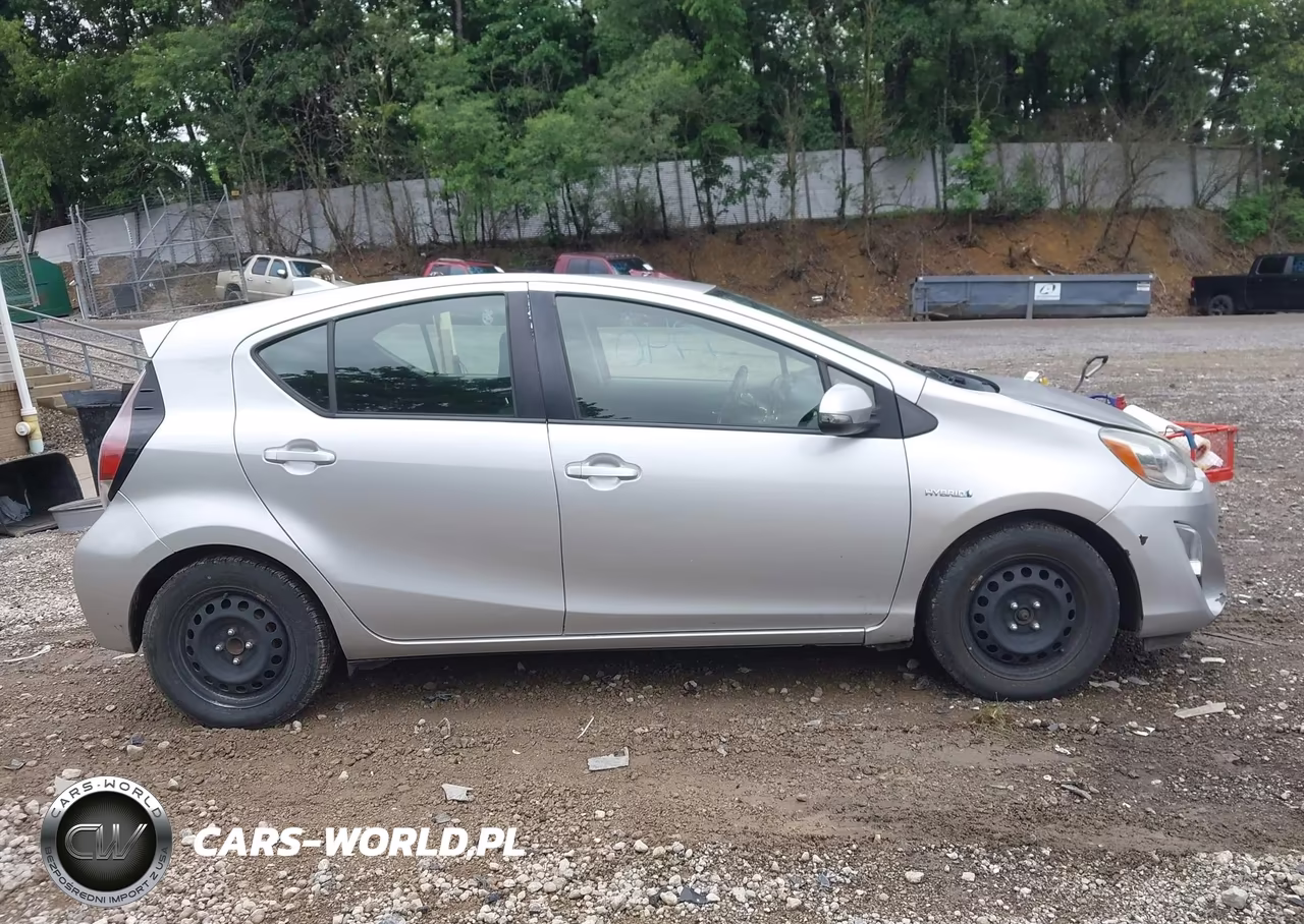 2015 Toyota Prius C Two VIN:JTDKDTB36F1092935 - 13