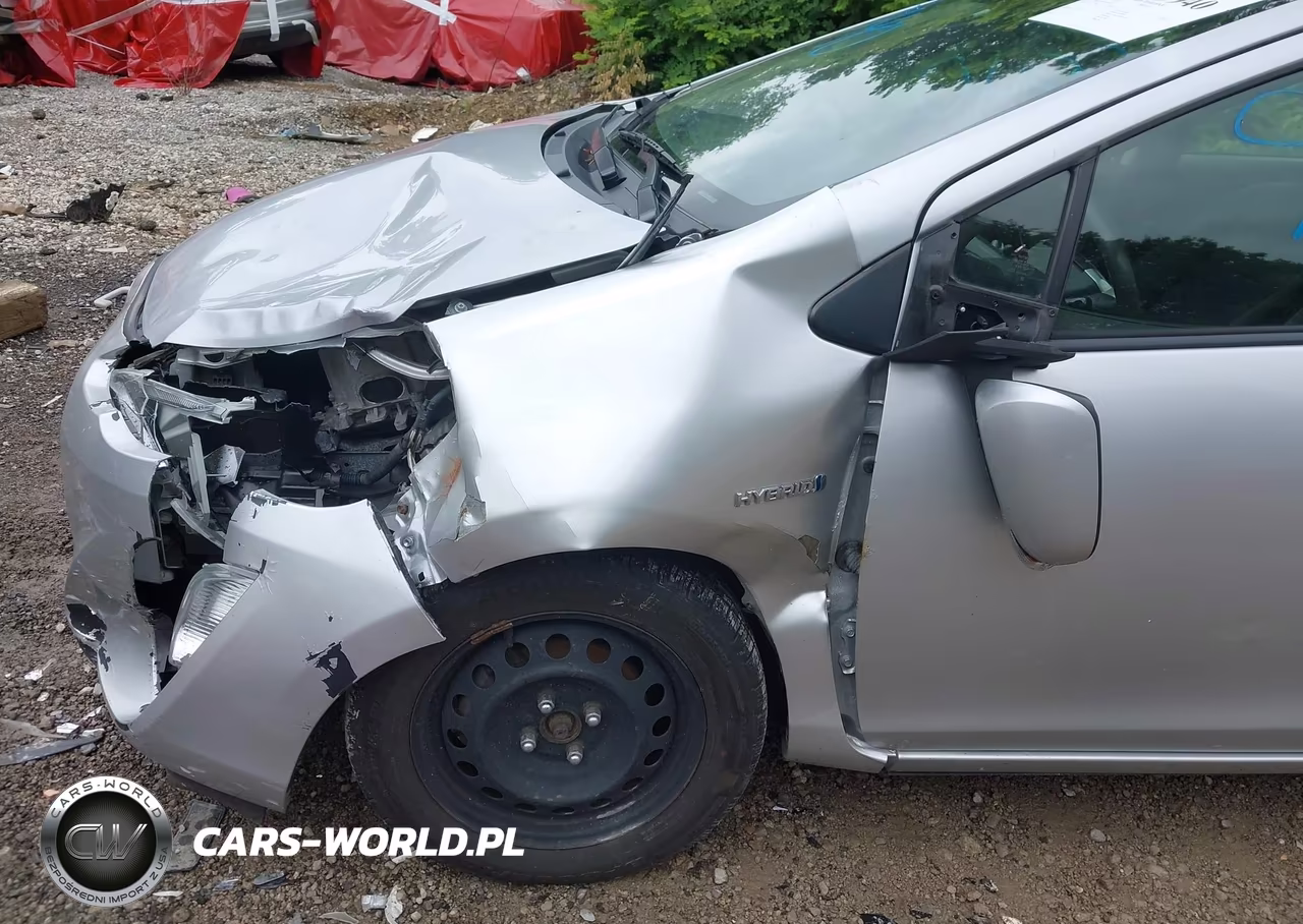 2015 Toyota Prius C Two VIN:JTDKDTB36F1092935 - 17