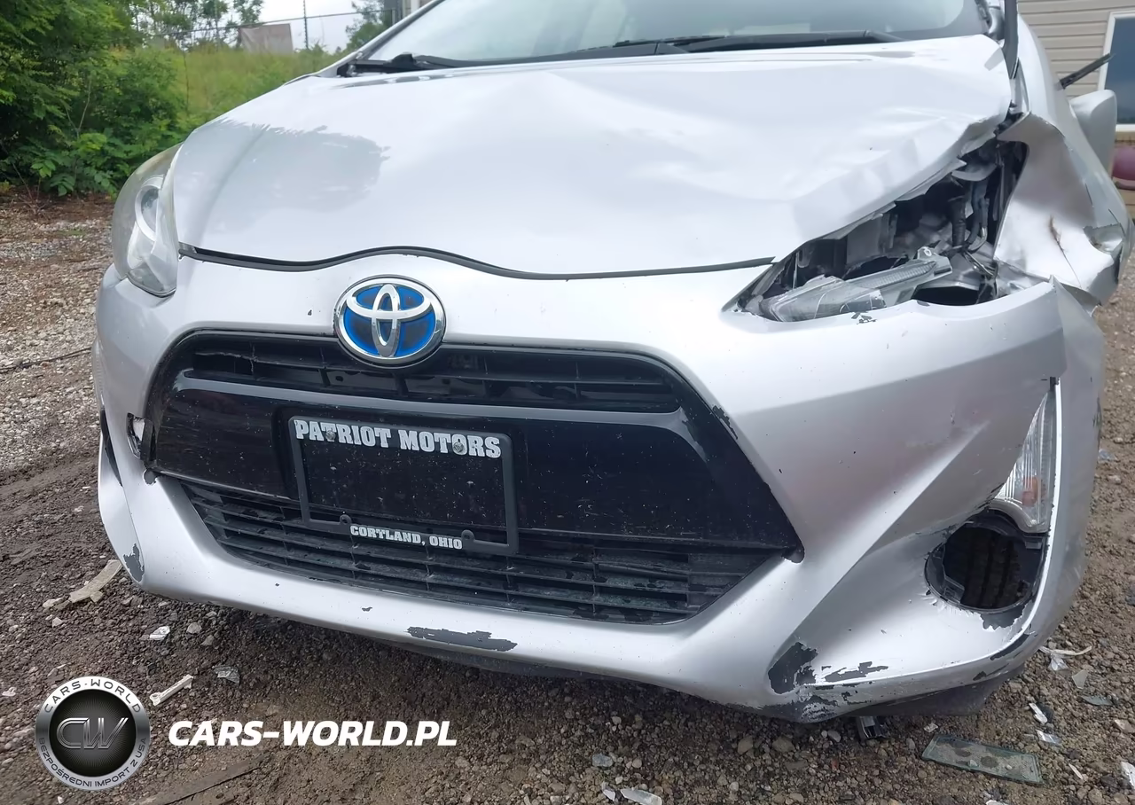 2015 Toyota Prius C Two VIN:JTDKDTB36F1092935 - 18