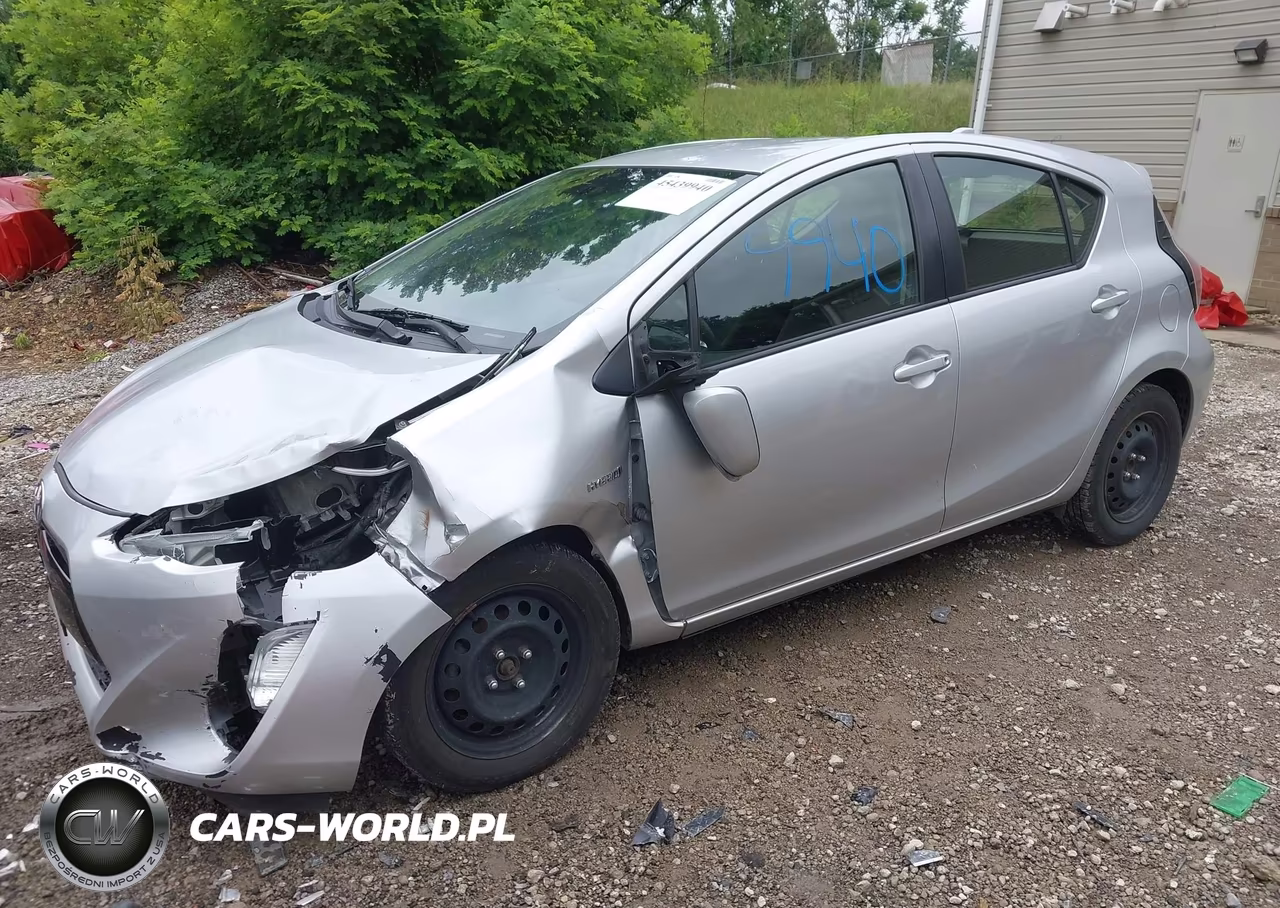 2015 Toyota Prius C Two VIN:JTDKDTB36F1092935 - 2