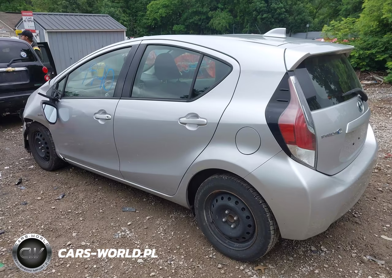 2015 Toyota Prius C Two VIN:JTDKDTB36F1092935 - 3