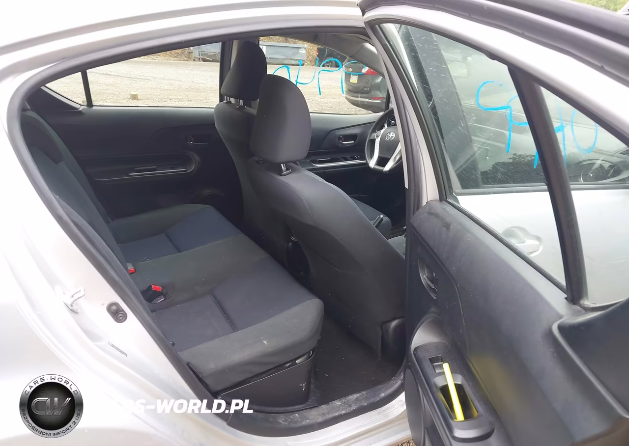 2015 Toyota Prius C Two VIN:JTDKDTB36F1092935 - 8