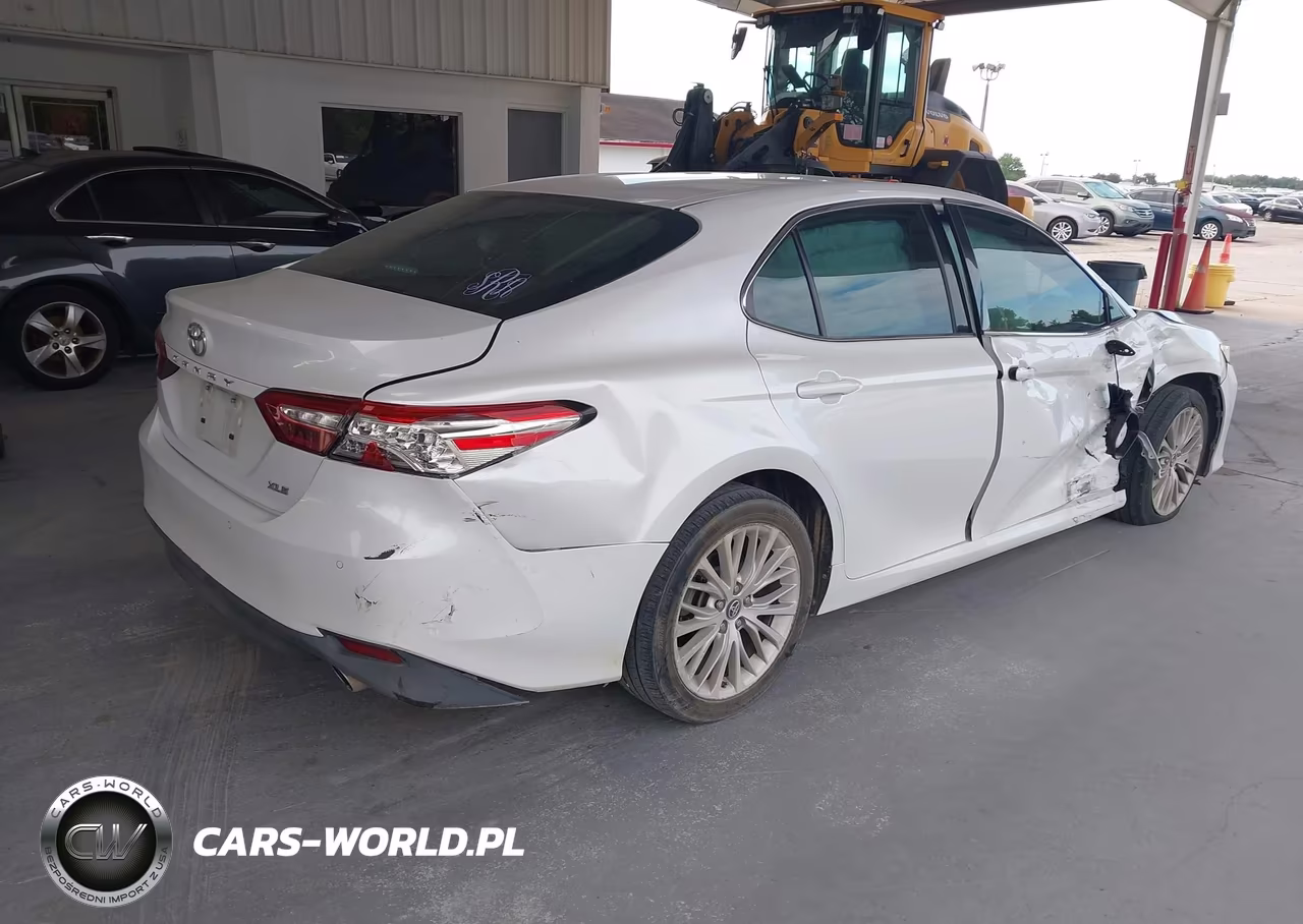 2018 Toyota Camry Xle VIN:4T1B11HKXJU152844 - 4