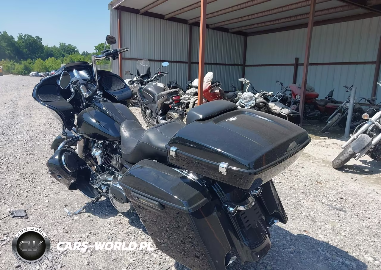 2017 Harley-Davidson Fltrxs Road Glide Special VIN:1HD1KTC11HB638325 - 3