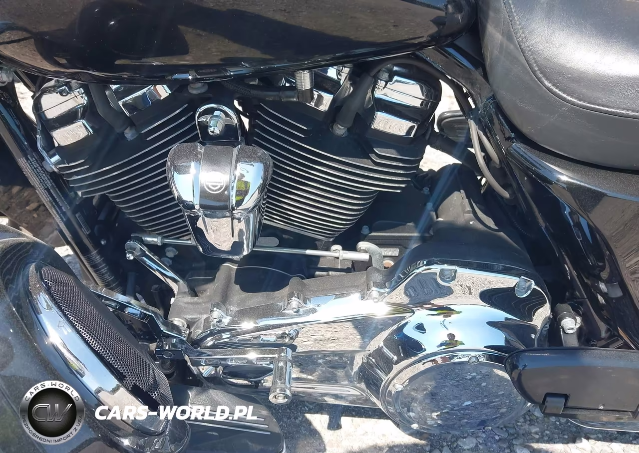 2017 Harley-Davidson Fltrxs Road Glide Special VIN:1HD1KTC11HB638325 - 9