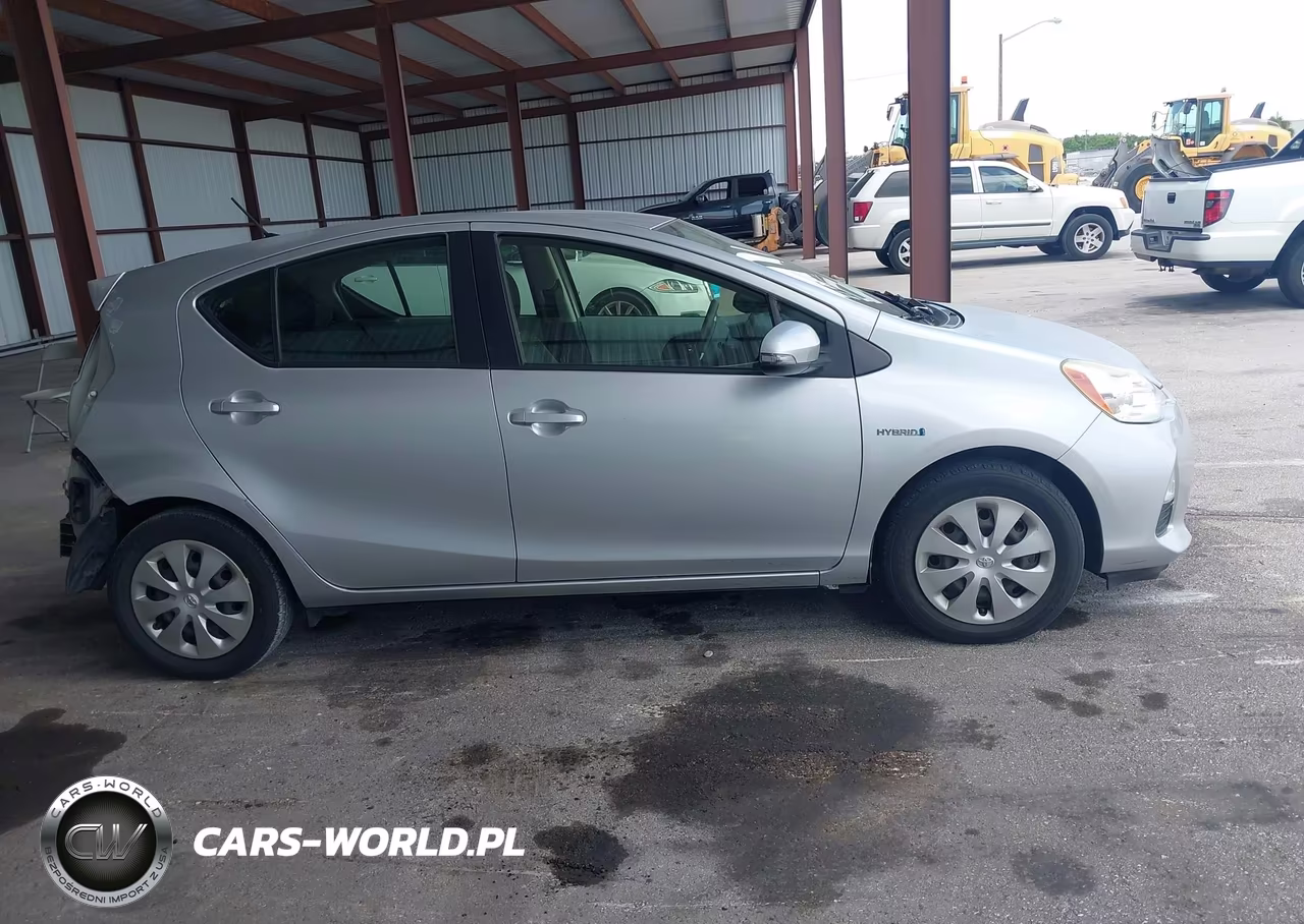 2014 Toyota Prius C Two VIN:JTDKDTB38E1573610 - 13