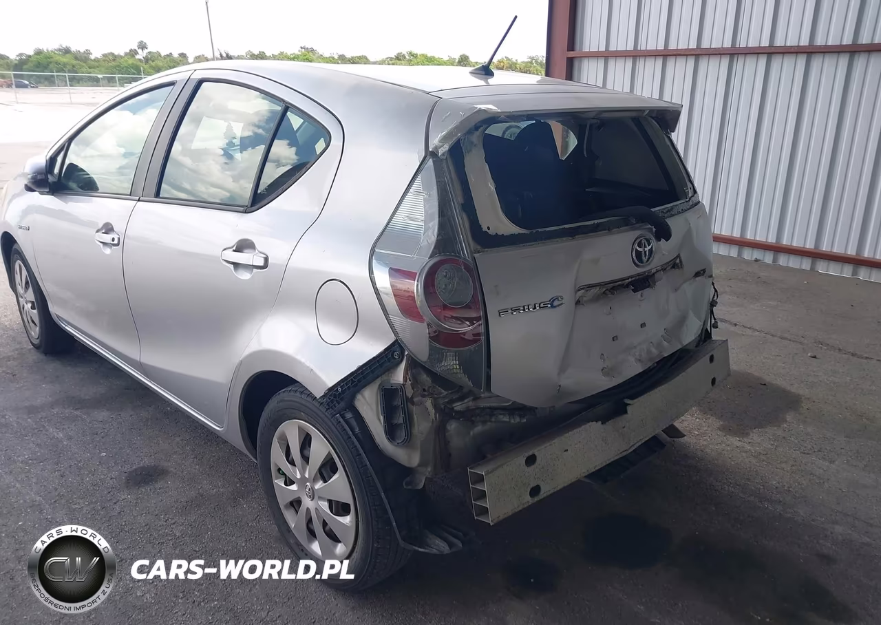 2014 Toyota Prius C Two VIN:JTDKDTB38E1573610 - 18