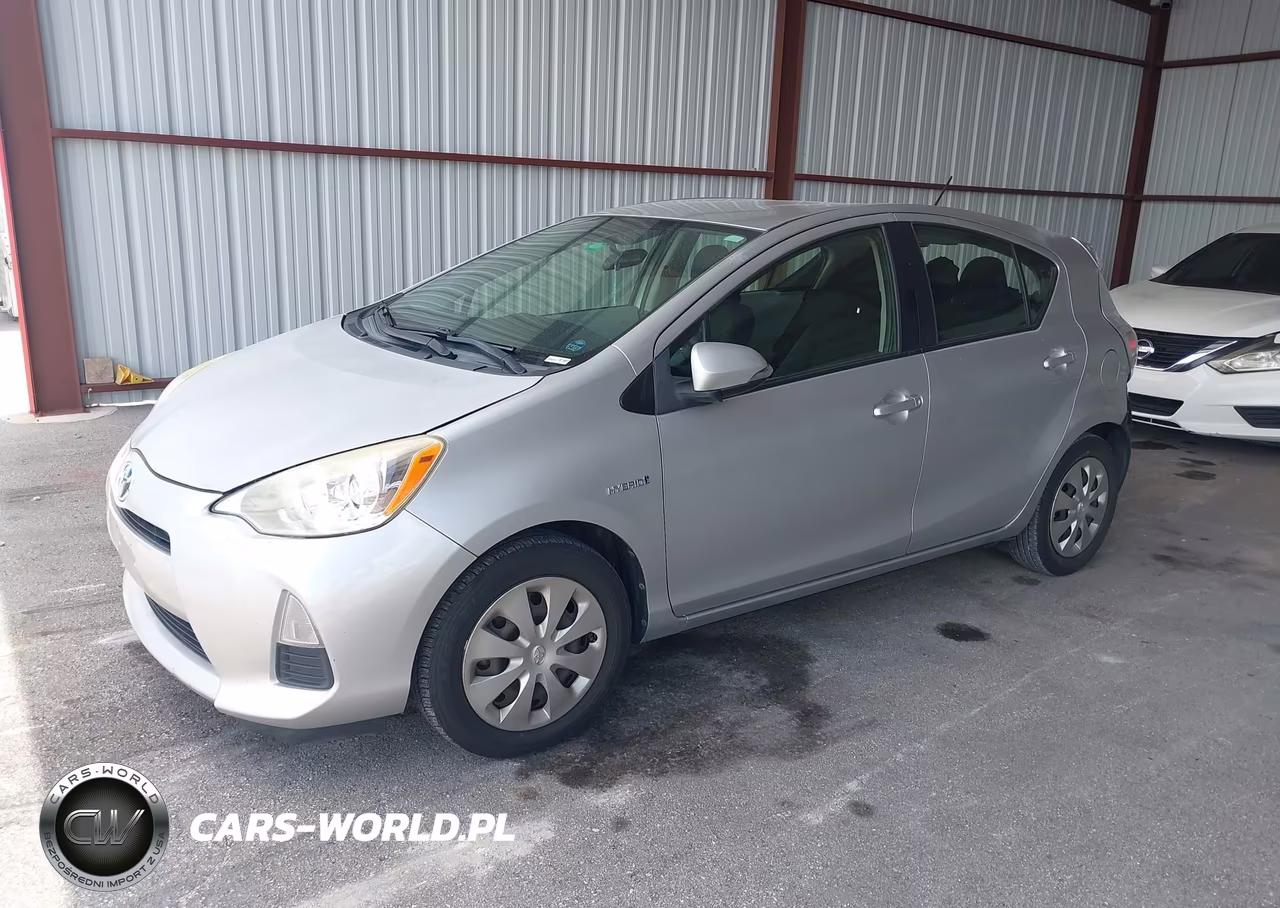 2014 Toyota Prius C Two VIN:JTDKDTB38E1573610 - 2