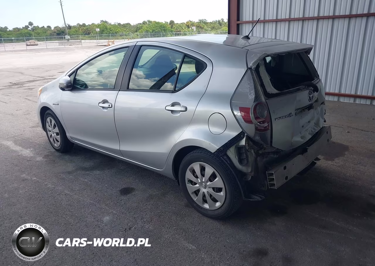 2014 Toyota Prius C Two VIN:JTDKDTB38E1573610 - 3
