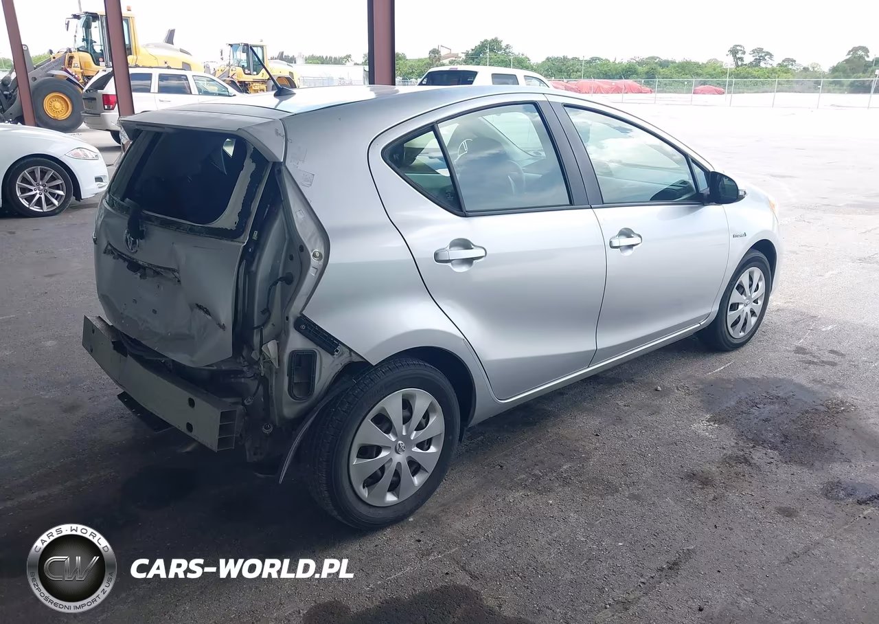 2014 Toyota Prius C Two VIN:JTDKDTB38E1573610 - 4